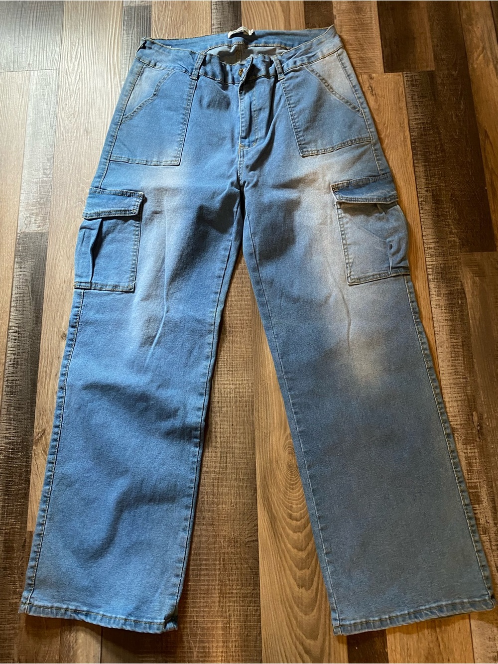Wide-Leg Women’s Cargo Jeans - Blue